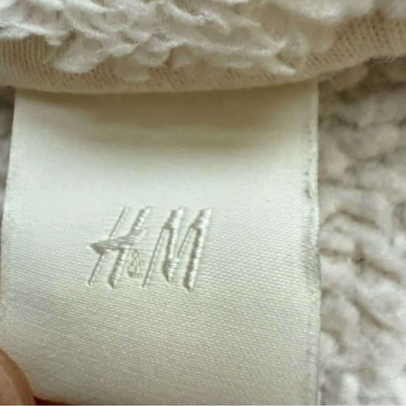 H&M Cream Teddy Fleece Textured Fabric Cropped Oversized Size M Cozy Neutral - Picture 3 of 13